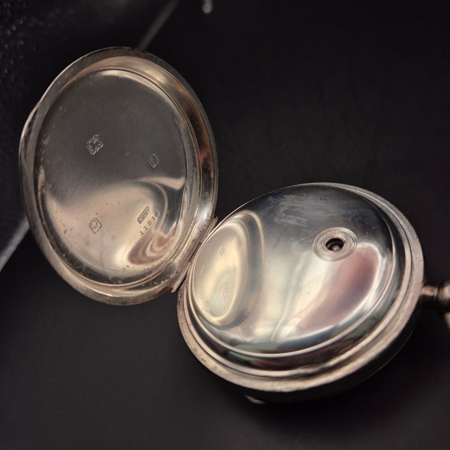 Antike Waltham Taschenuhr mit Kette – Eleganz im historischen Stil