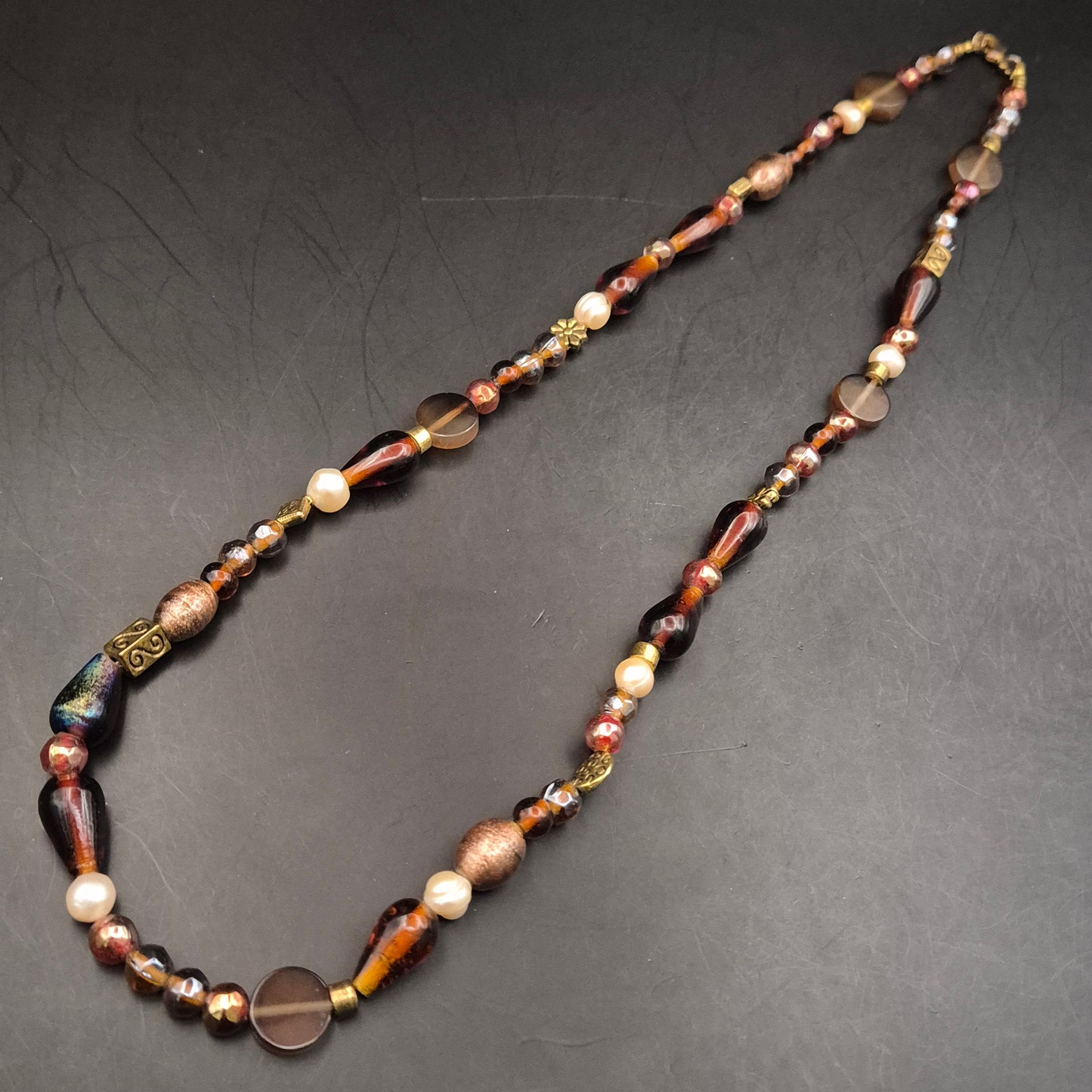 Elegante Halskette mit Glas- und Perlenelementen – Bunte Vintage Optik