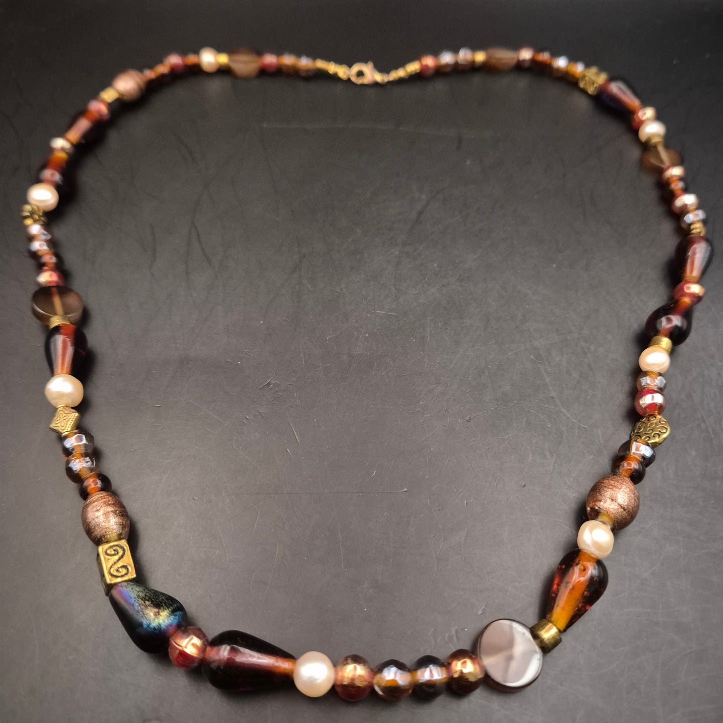 Elegante Halskette mit Glas- und Perlenelementen – Bunte Vintage Optik