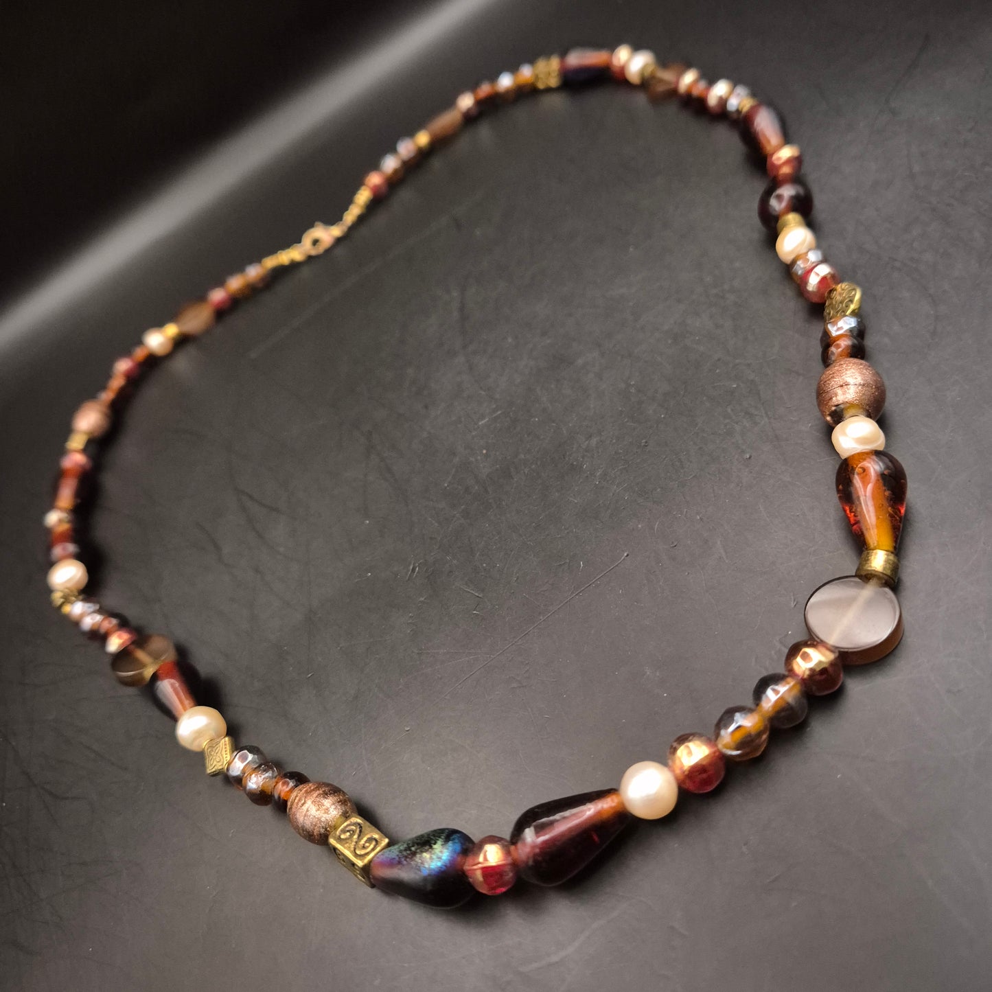 Elegante Halskette mit Glas- und Perlenelementen – Bunte Vintage Optik