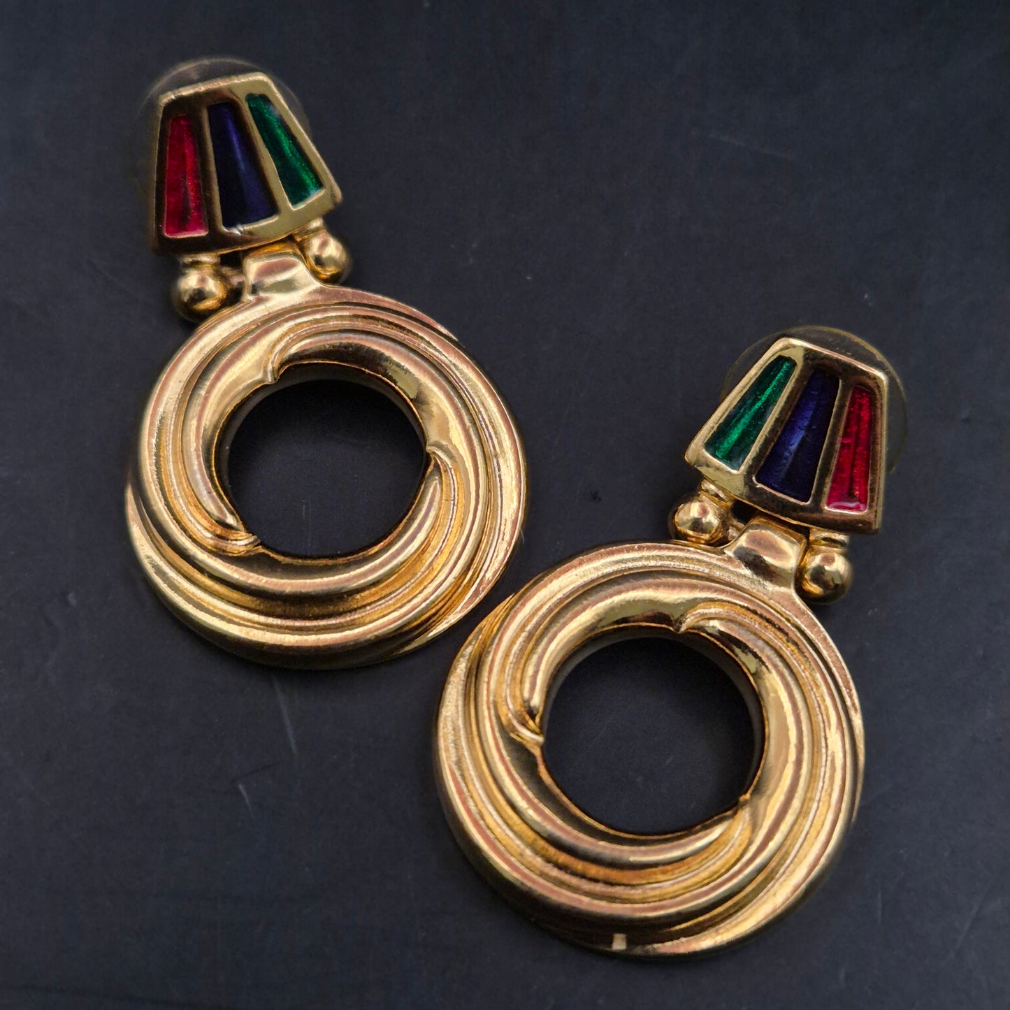 Vintage Ohrstecker in Goldoptik mit bunten Emaille-Details