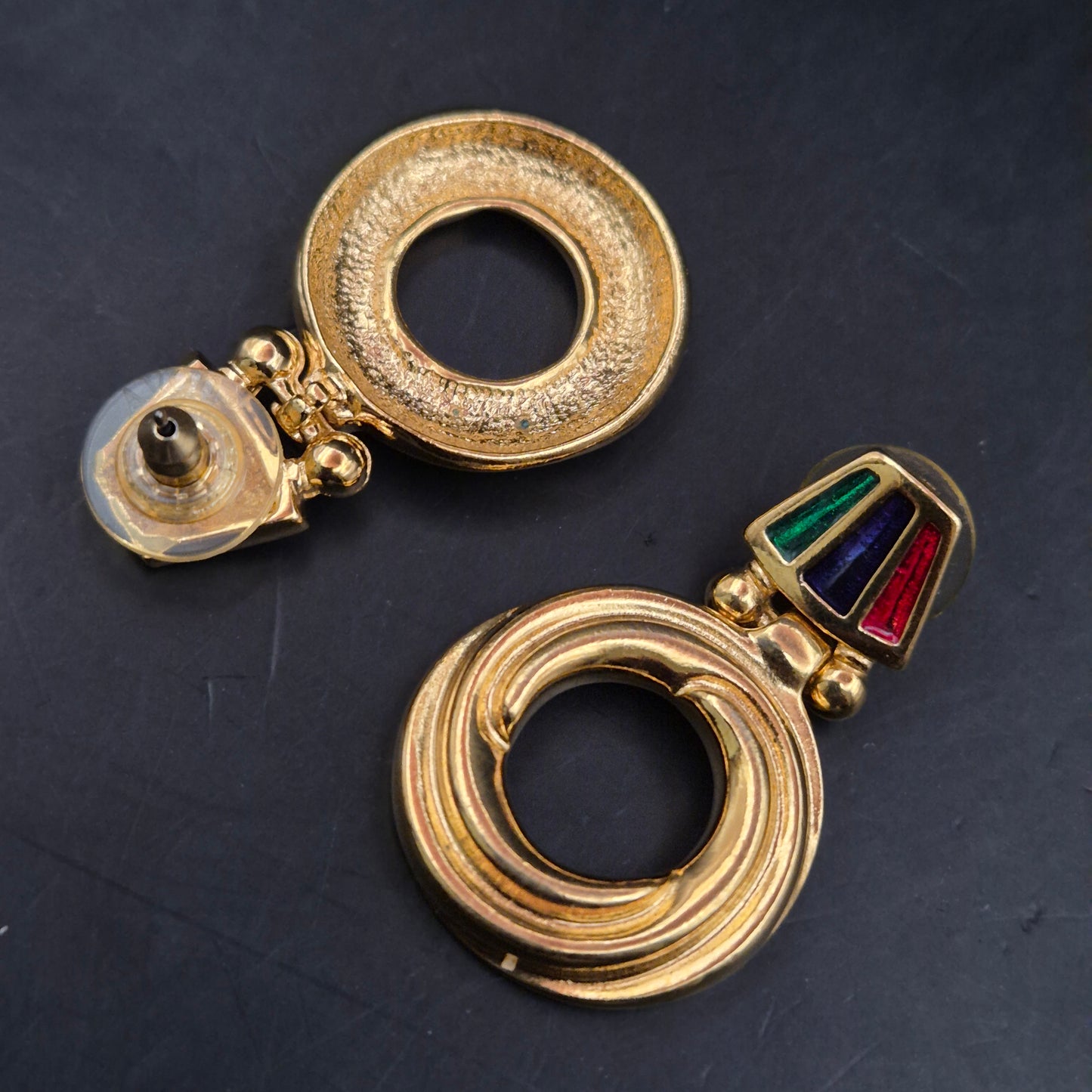 Vintage Ohrstecker in Goldoptik mit bunten Emaille-Details