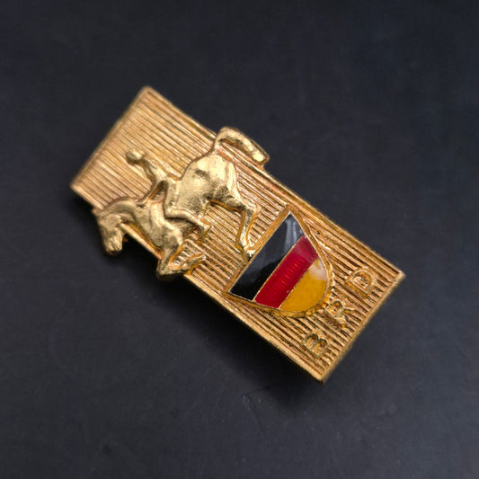 Vergoldete BRD Anstecknadel mit Pferdemotiv – Sammlerstück im Vintage-Stil