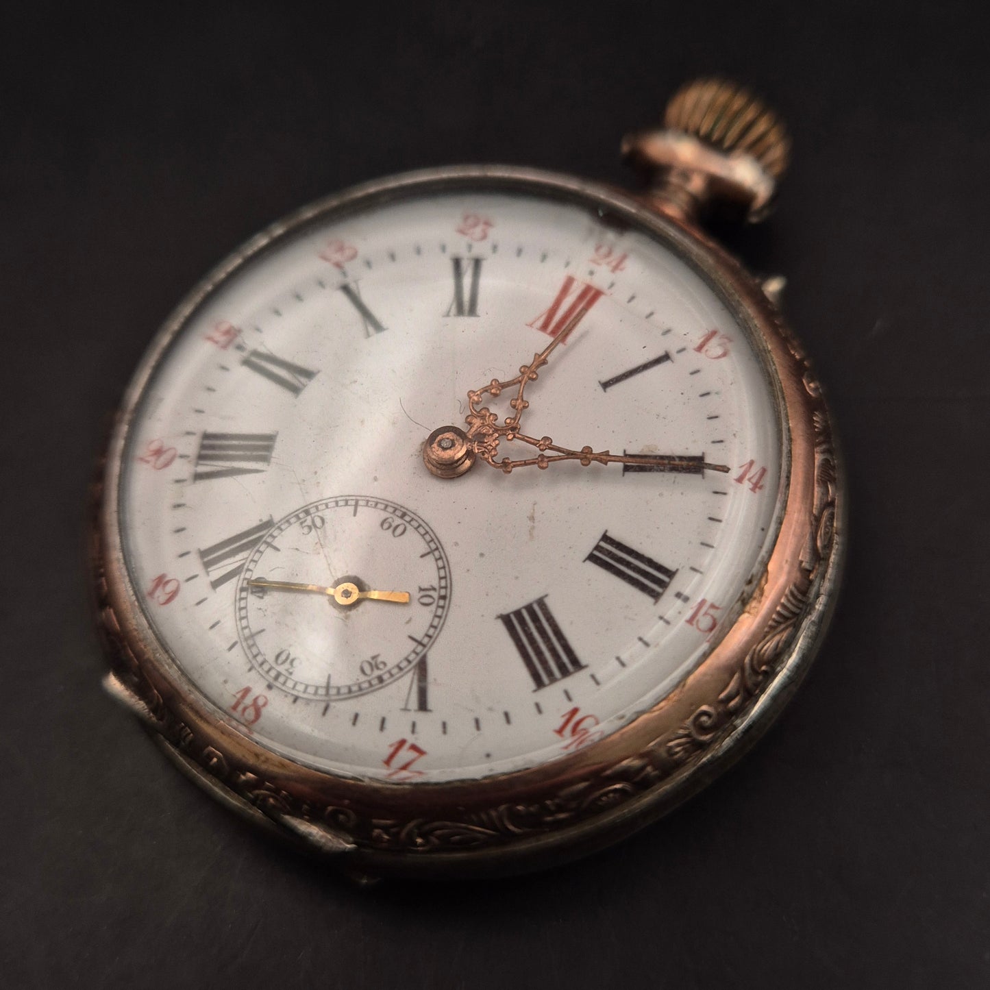 Antike Taschenuhr mit Herzgravur – Mechanisches Werk & dekoratives Zifferblatt