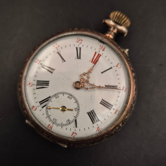 Antike Taschenuhr mit Herzgravur – Mechanisches Werk & dekoratives Zifferblatt