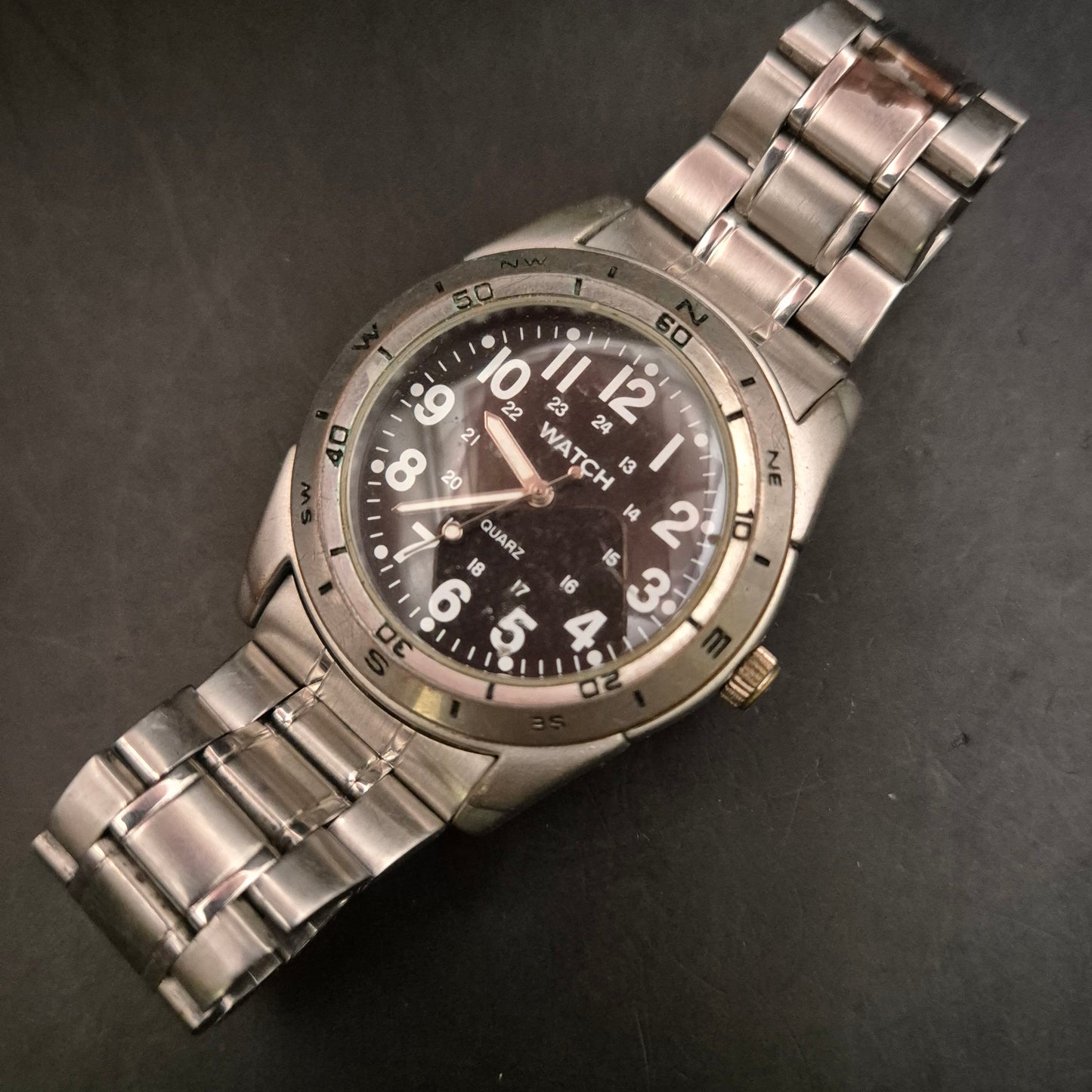 Schlichte Herren Uhr mit Edelstahlband – Schwarzes Zifferblatt & 24h-Anzeige