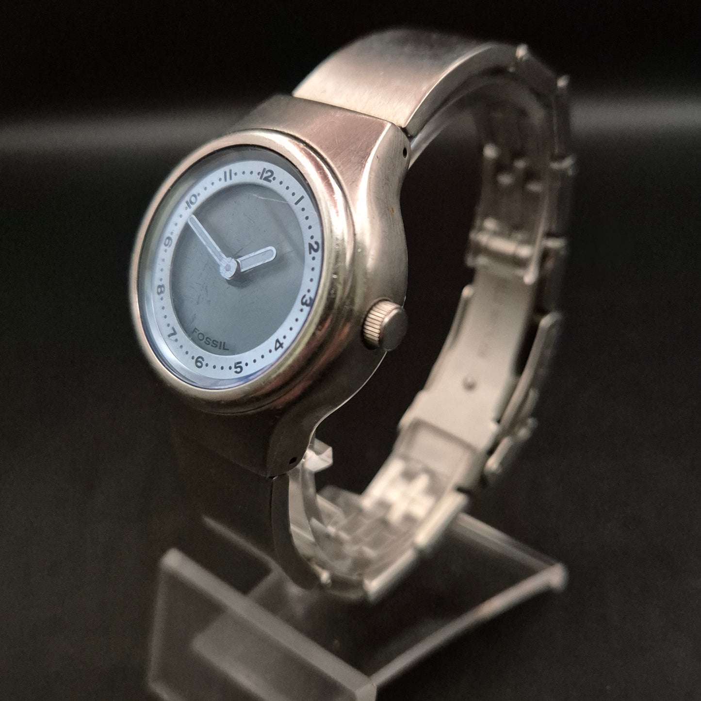 Kompakte Fossil Damen Uhr – Schlichtes Design mit Edelstahlarmband