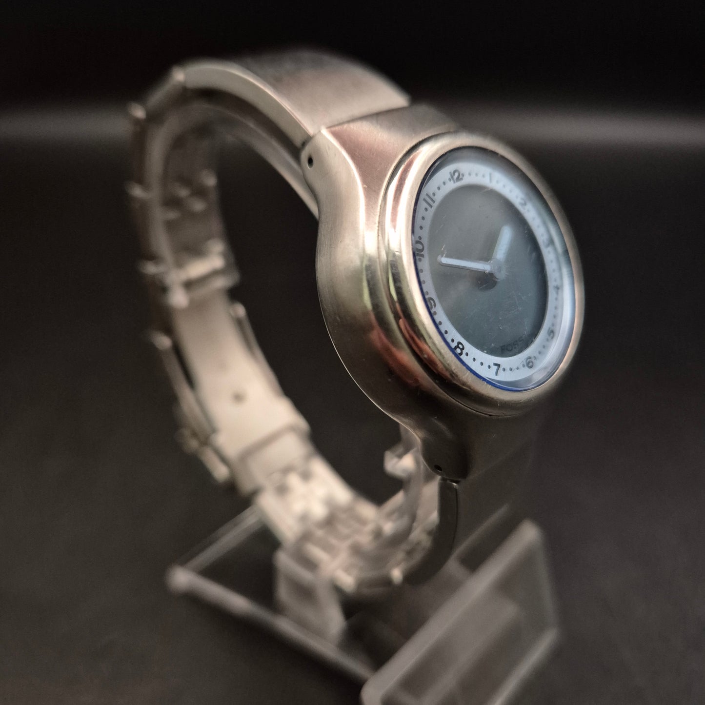 Kompakte Fossil Damen Uhr – Schlichtes Design mit Edelstahlarmband