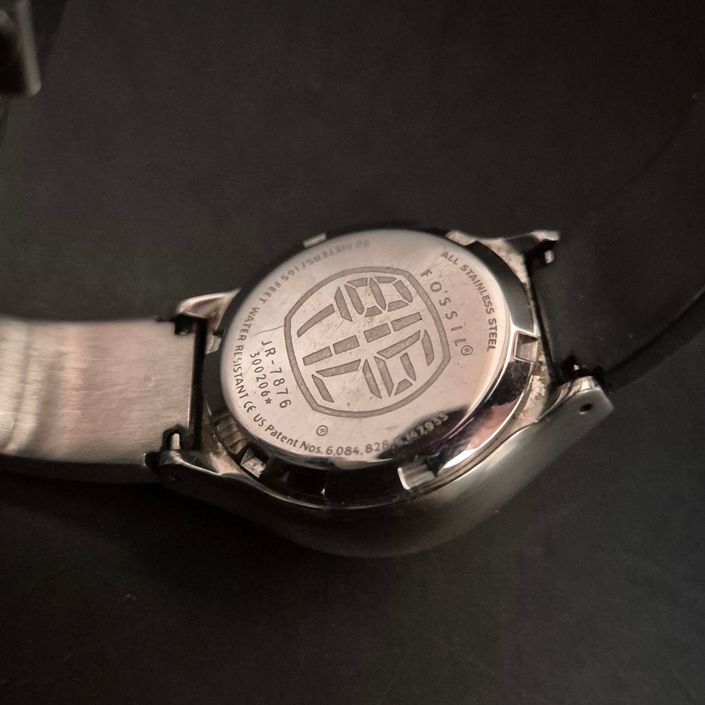 Kompakte Fossil Damen Uhr – Schlichtes Design mit Edelstahlarmband