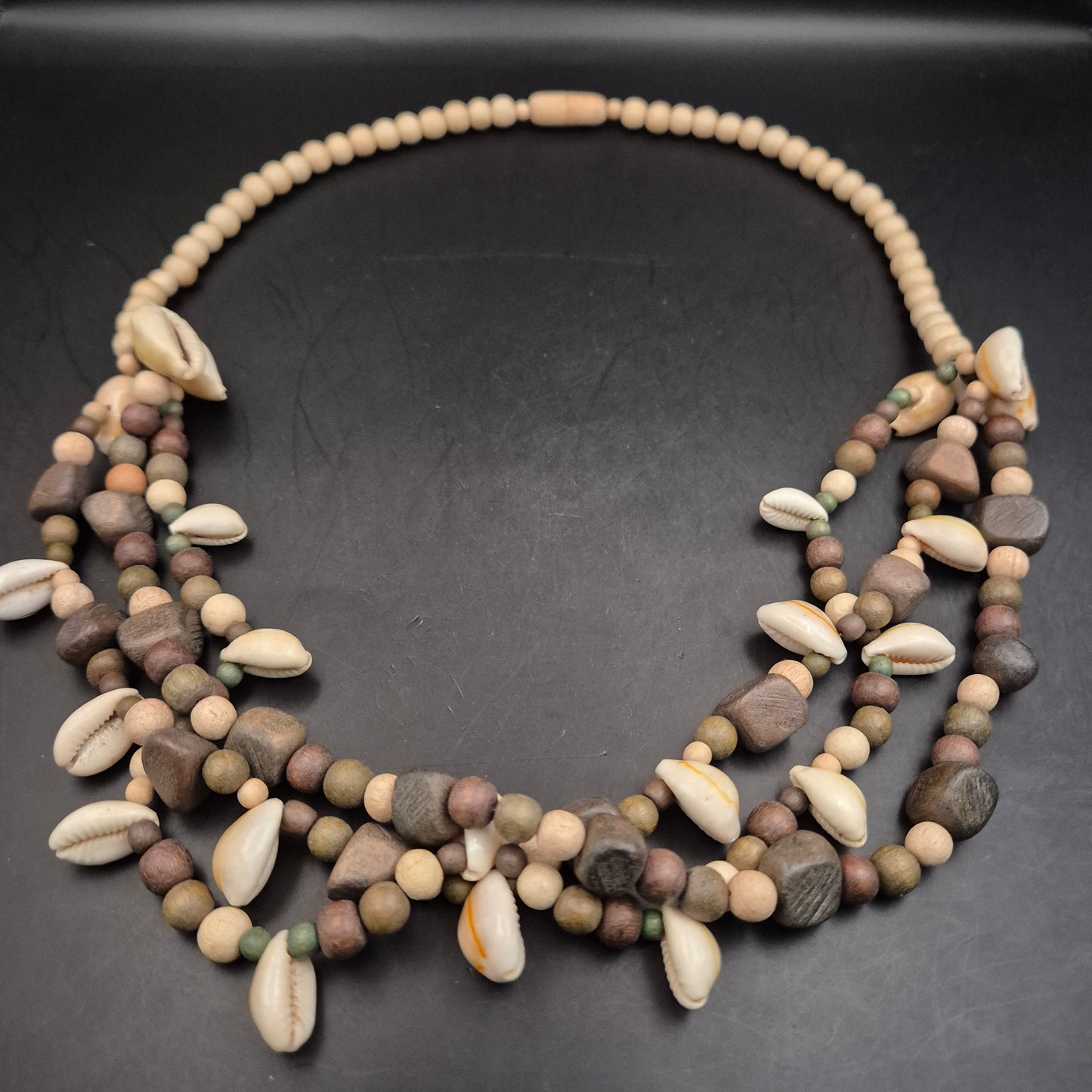 Rustikale Muschel- & Holz-Kette – Mehrreihiger Ethno-Look