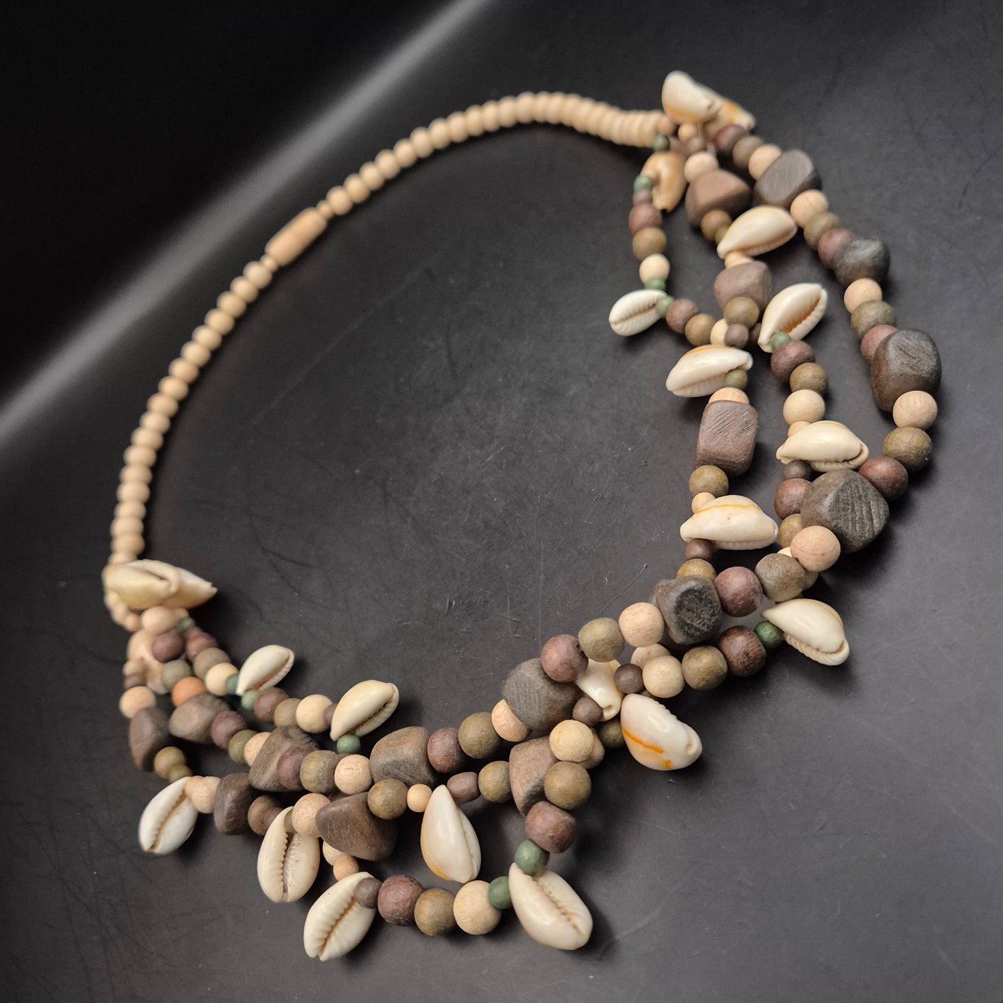 Rustikale Muschel- & Holz-Kette – Mehrreihiger Ethno-Look
