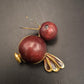 Vintage Vogel-Brosche – Kugelform mit Holz und Goldakzenten