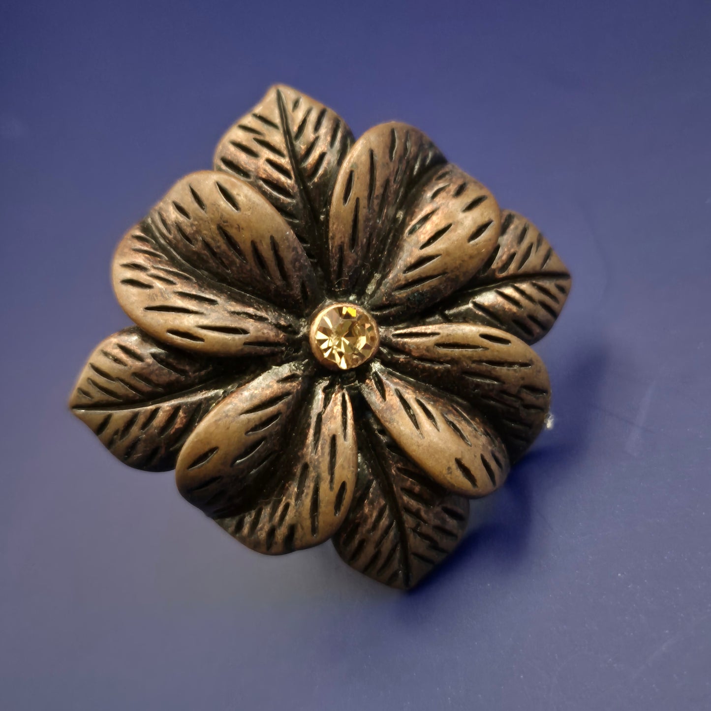 Vintage O-Ring – Große Blütenform in Kupferoptik