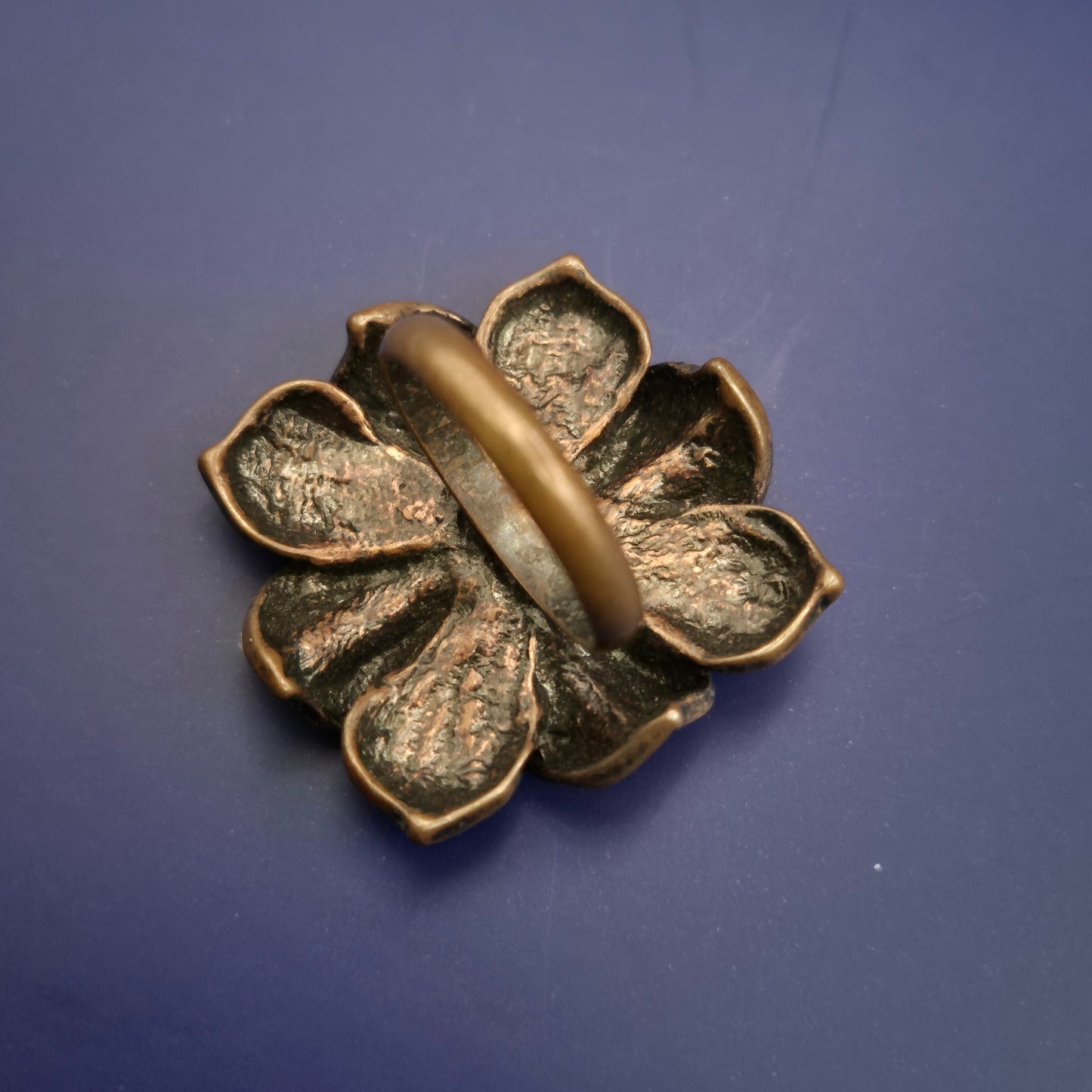 Vintage O-Ring – Große Blütenform in Kupferoptik