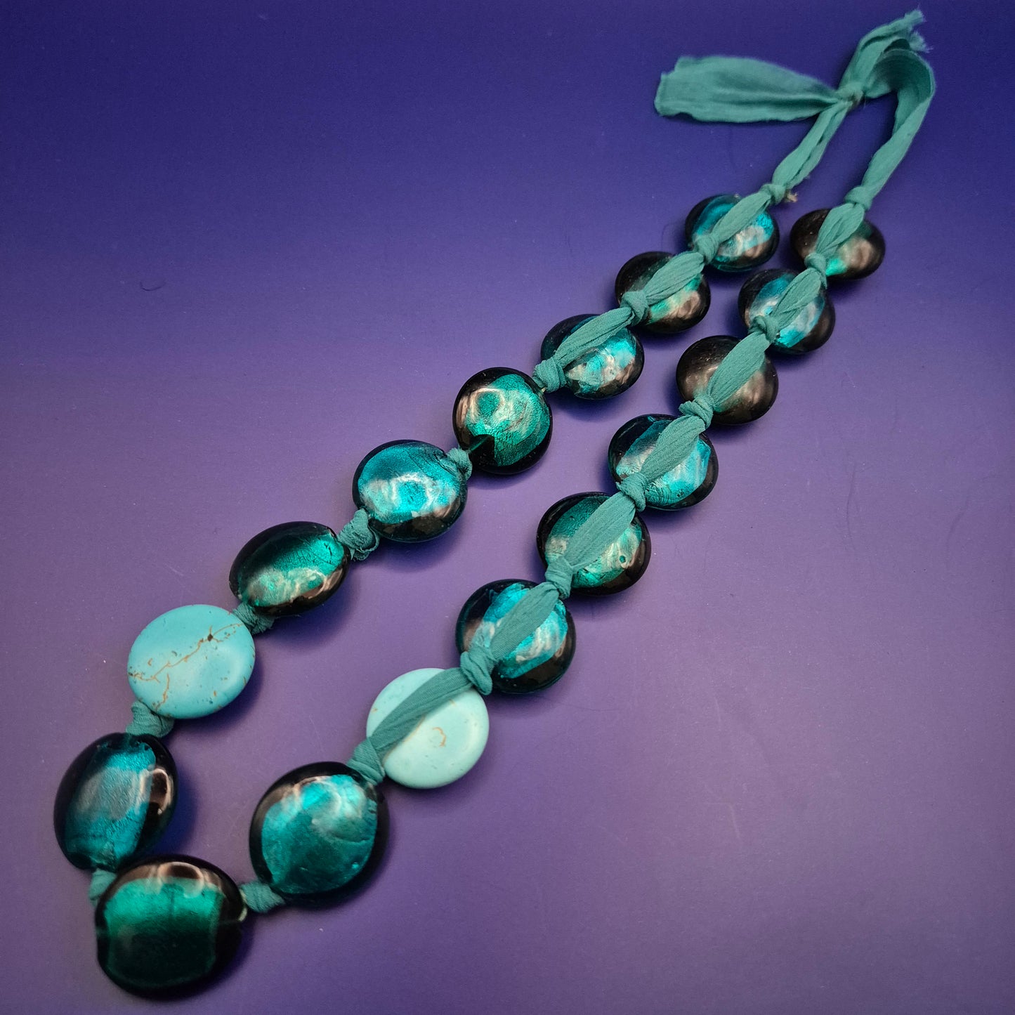 Statement-Kette – Türkise Acrylperlen mit Textilband