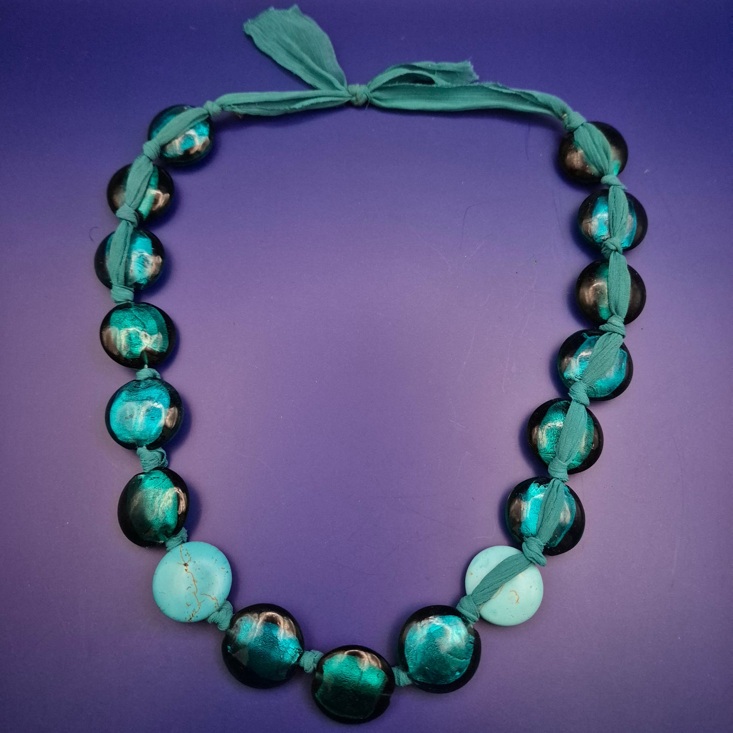 Statement-Kette – Türkise Acrylperlen mit Textilband
