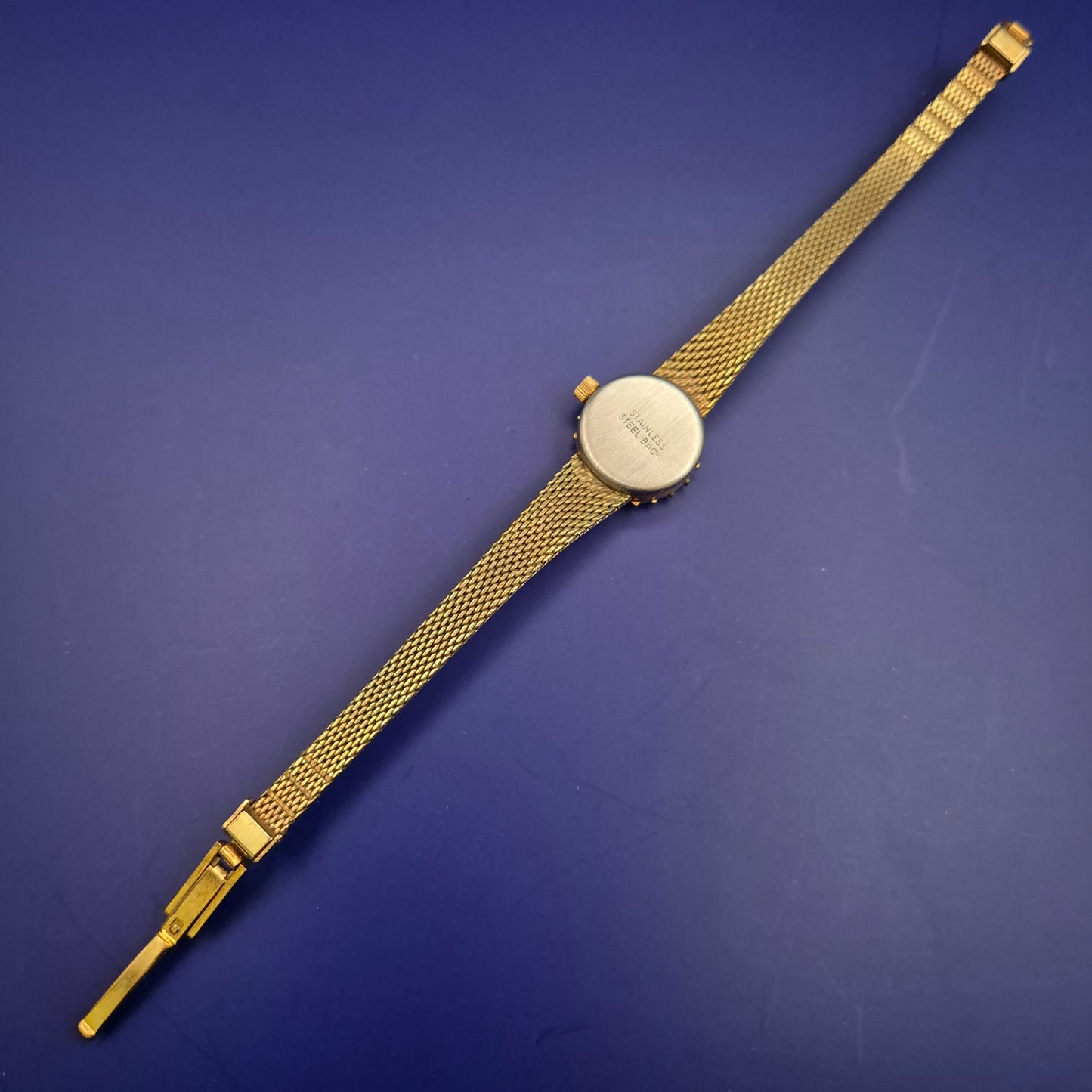 Vintage Slava Damen Uhr – Goldfarben & Granatbesatz