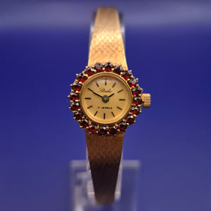 Vintage Slava Damen Uhr – Goldfarben & Granatbesatz