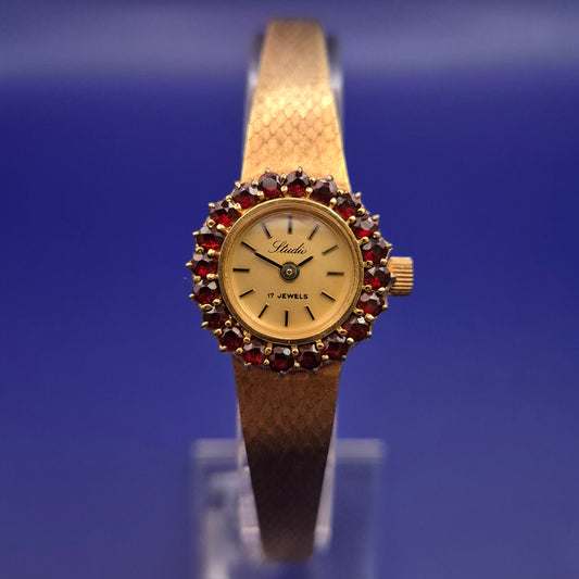 Vintage Slava Damen Uhr – Goldfarben & Granatbesatz