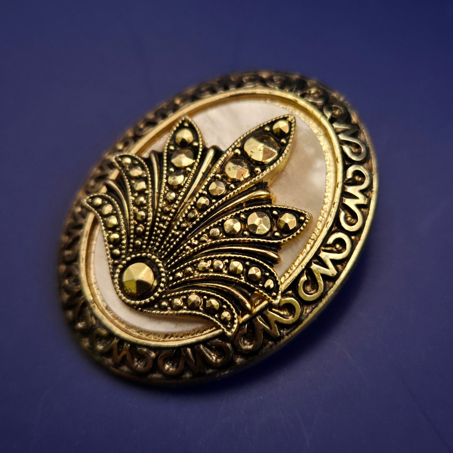 Vintage Brosche – Jugendstil-Fächer in Gold & Perlmutt