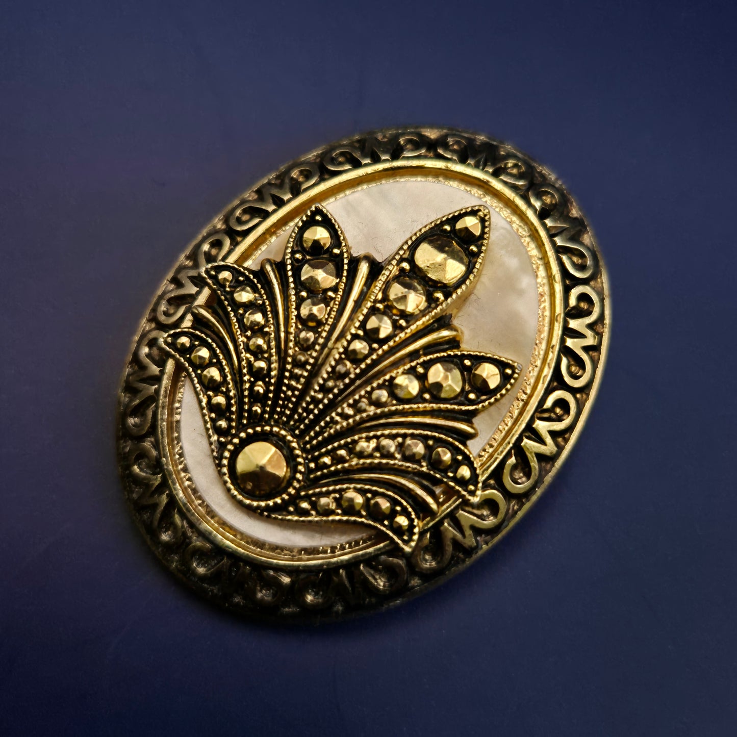 Vintage Brosche – Jugendstil-Fächer in Gold & Perlmutt