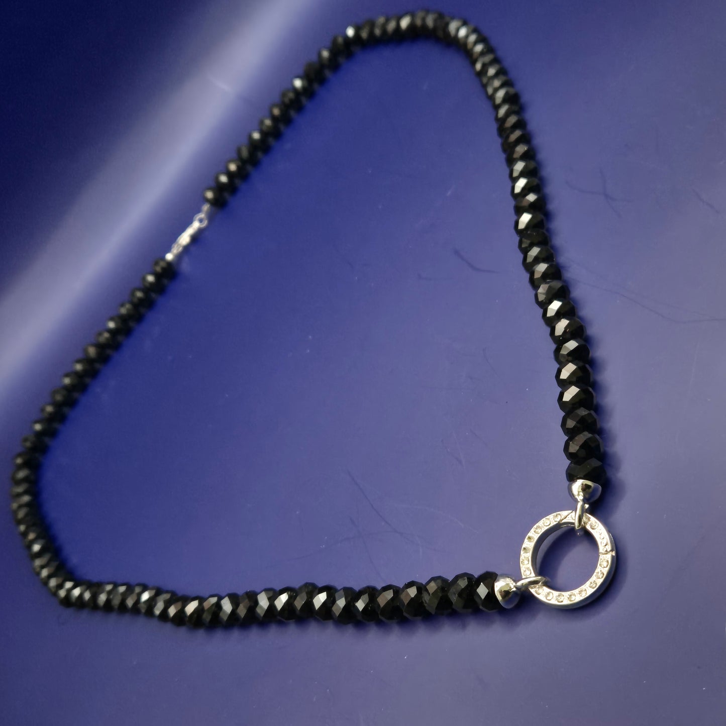 Elegante Collier Kette – Facettierte Perlen mit Strass-Ring