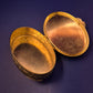 Ovale Vintage Schmuckdose – Goldfarbene Gravur mit Schmuckstein-Deckel