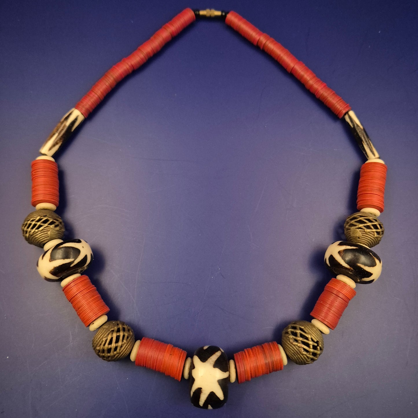 Ethno Halskette mit großen Perlen – Handgefertigter Tribal-Stil