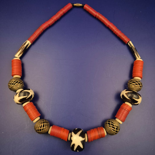 Ethno Halskette mit großen Perlen – Handgefertigter Tribal-Stil