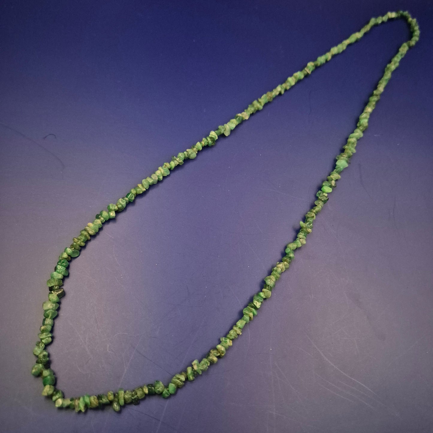 Grüne Türkis-Chips Halskette – Handgefertigt im Naturstein-Look
