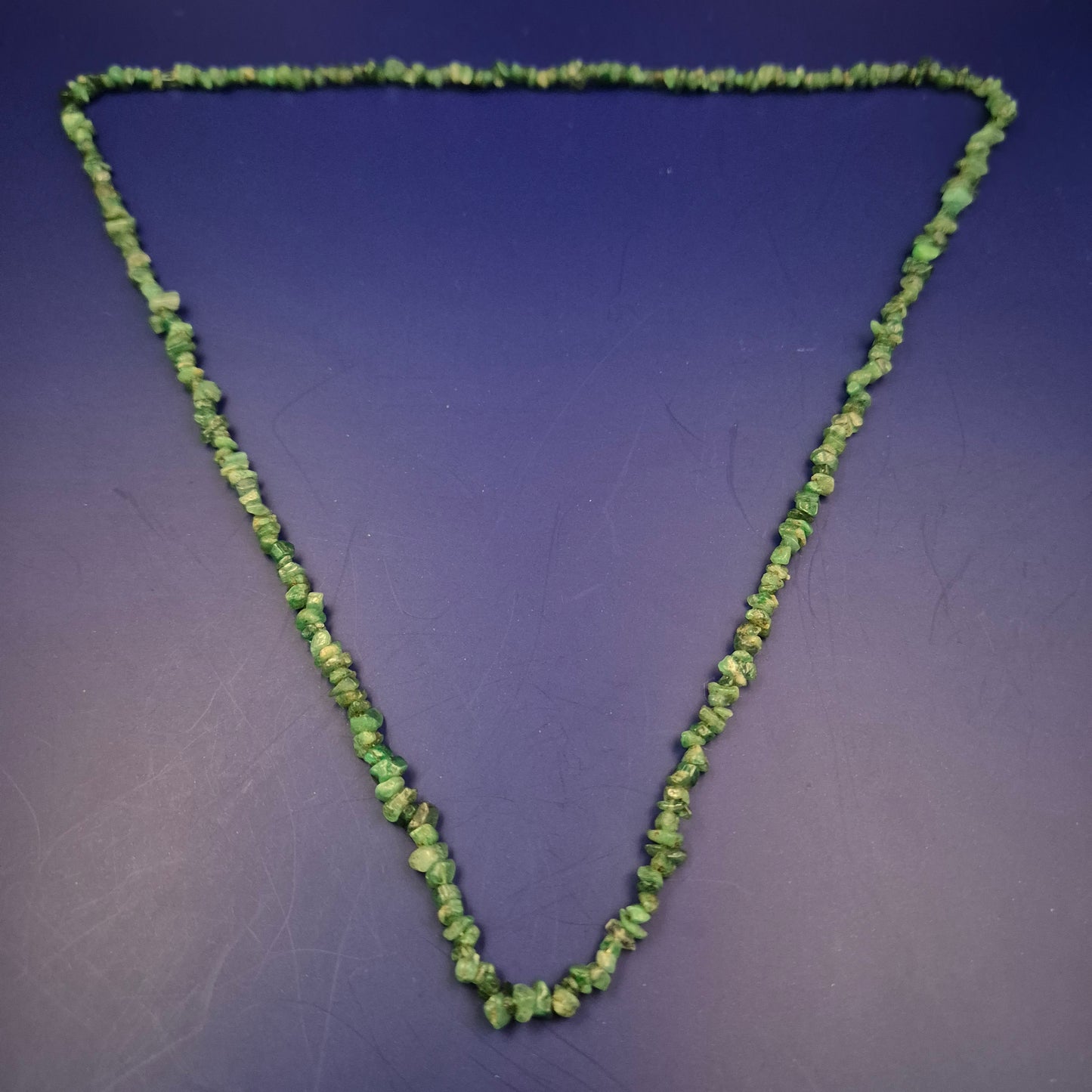 Grüne Türkis-Chips Halskette – Handgefertigt im Naturstein-Look