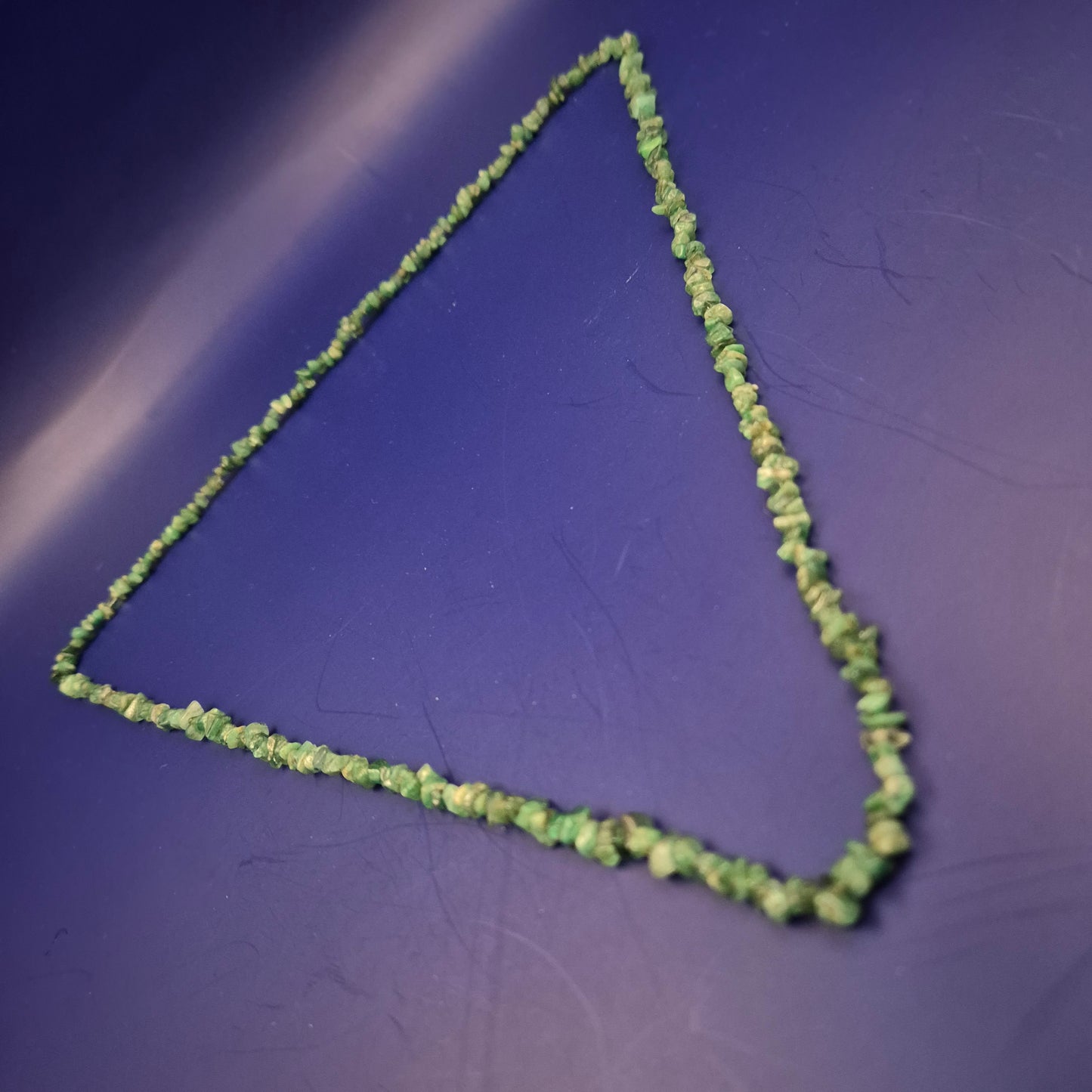 Grüne Türkis-Chips Halskette – Handgefertigt im Naturstein-Look