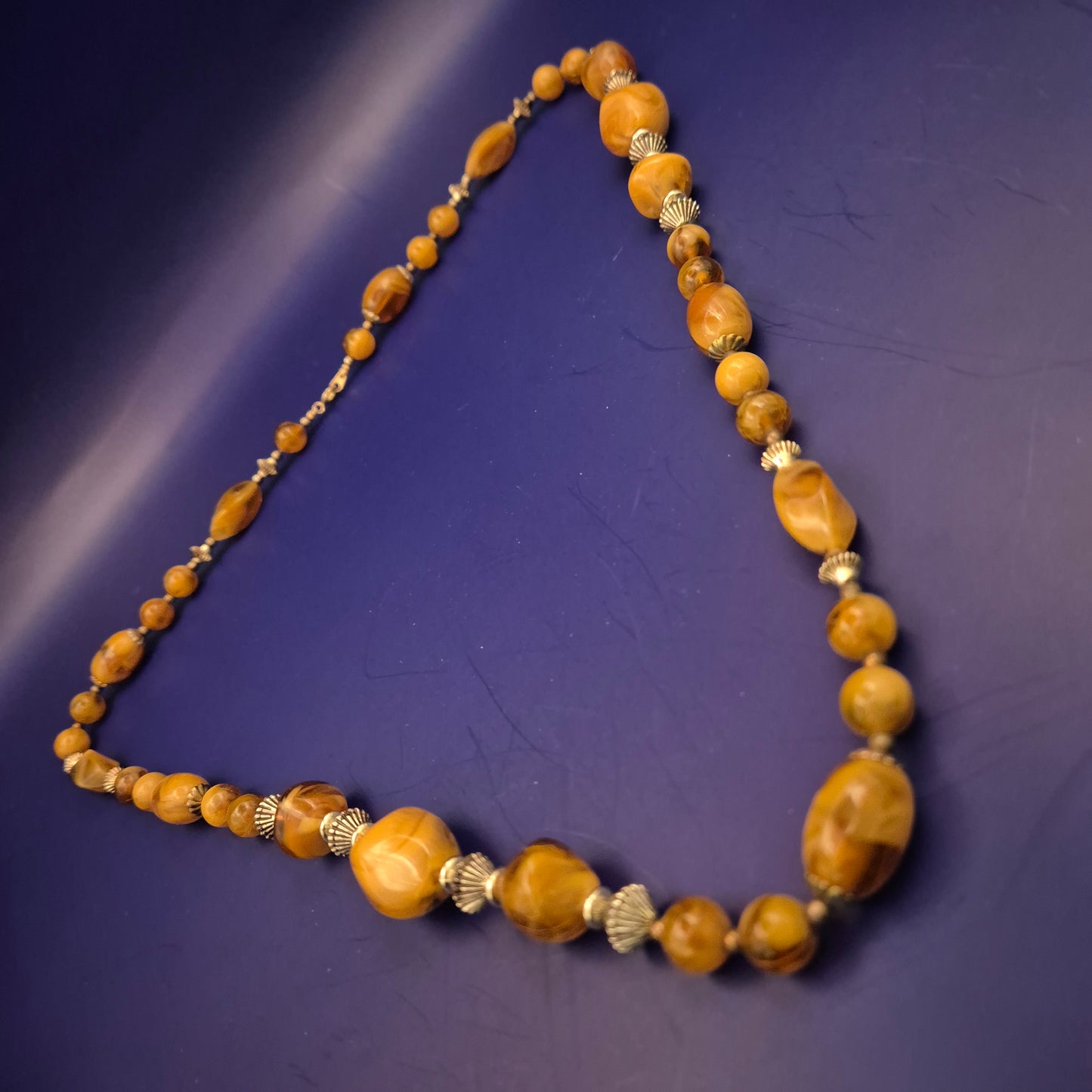 Elegante Bernsteinoptik Damen Kette – Warme Töne und Vintage-Charme