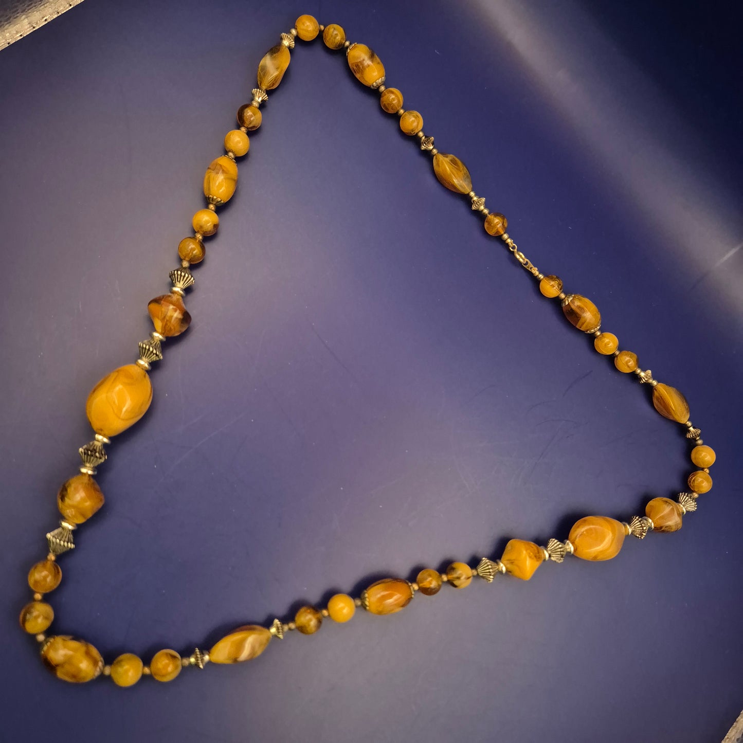 Elegante Bernsteinoptik Damen Kette – Warme Töne und Vintage-Charme