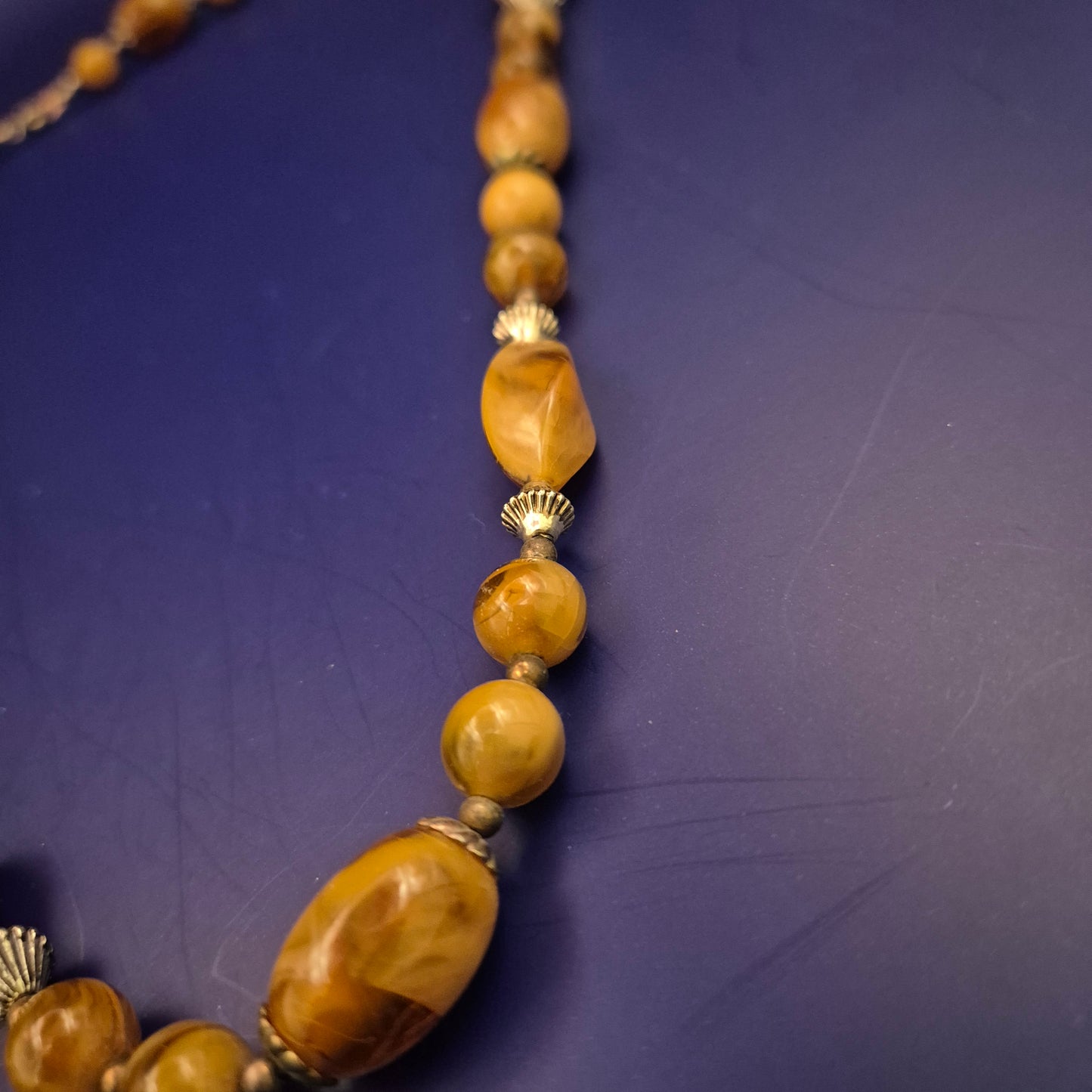 Elegante Bernsteinoptik Damen Kette – Warme Töne und Vintage-Charme