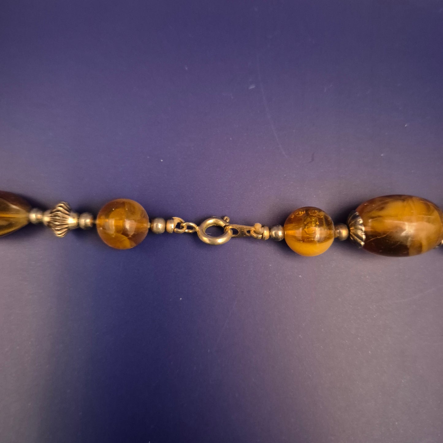 Elegante Bernsteinoptik Damen Kette – Warme Töne und Vintage-Charme