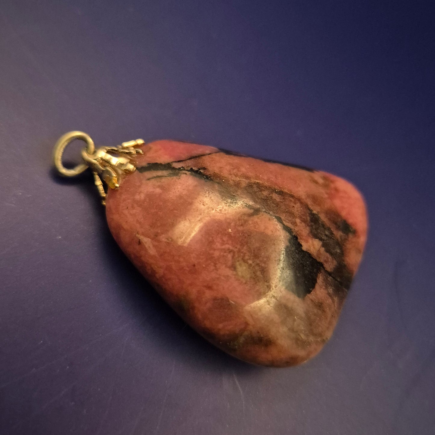 Rhodonit Anhänger – Natürlicher Edelstein mit Silberfassung