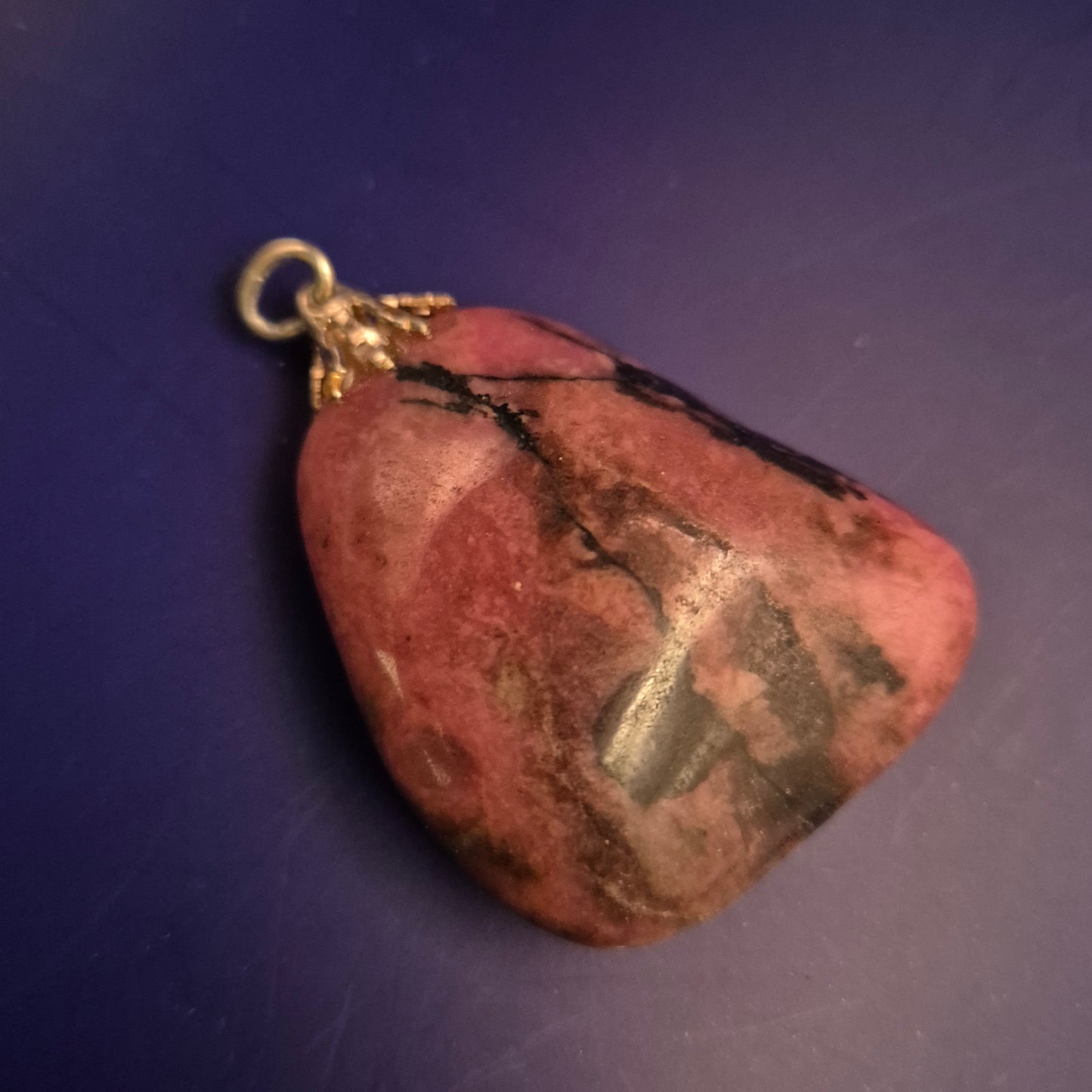 Rhodonit Anhänger – Natürlicher Edelstein mit Silberfassung