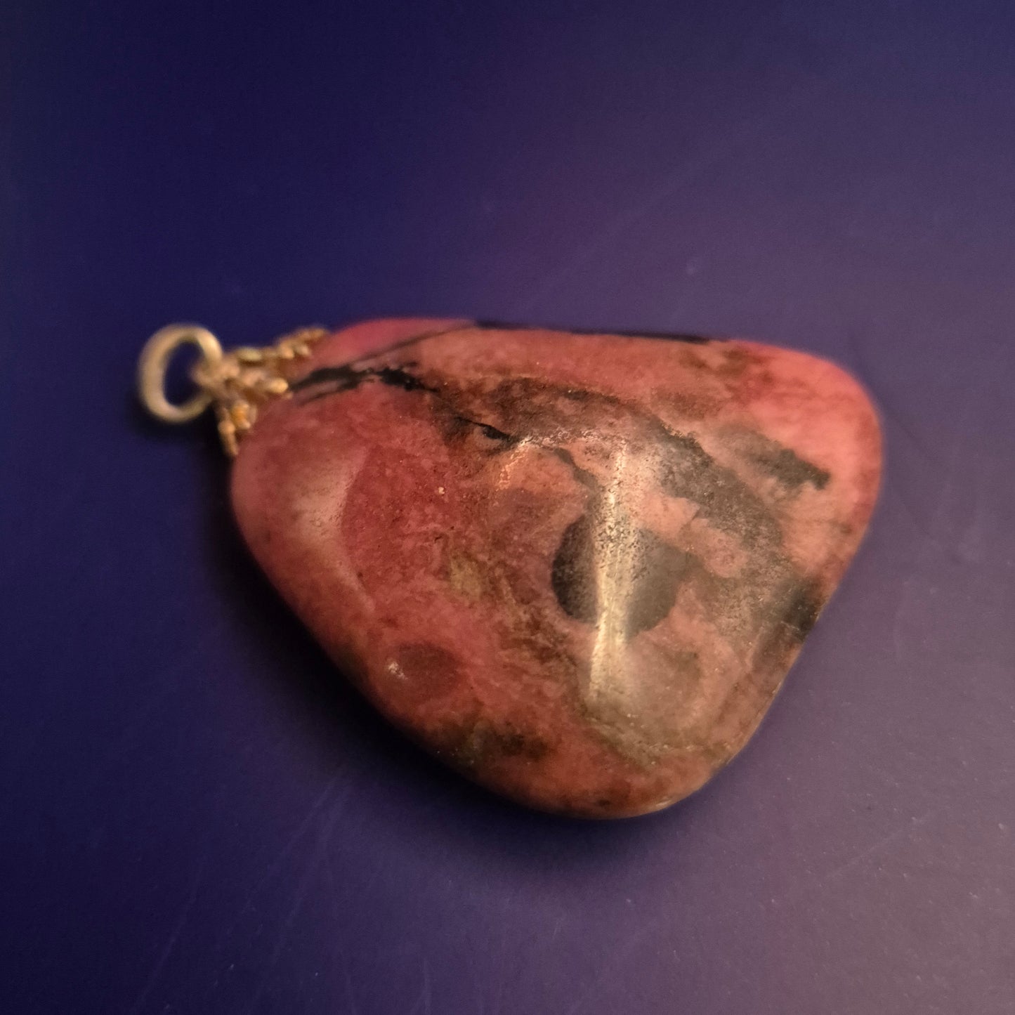 Rhodonit Anhänger – Natürlicher Edelstein mit Silberfassung