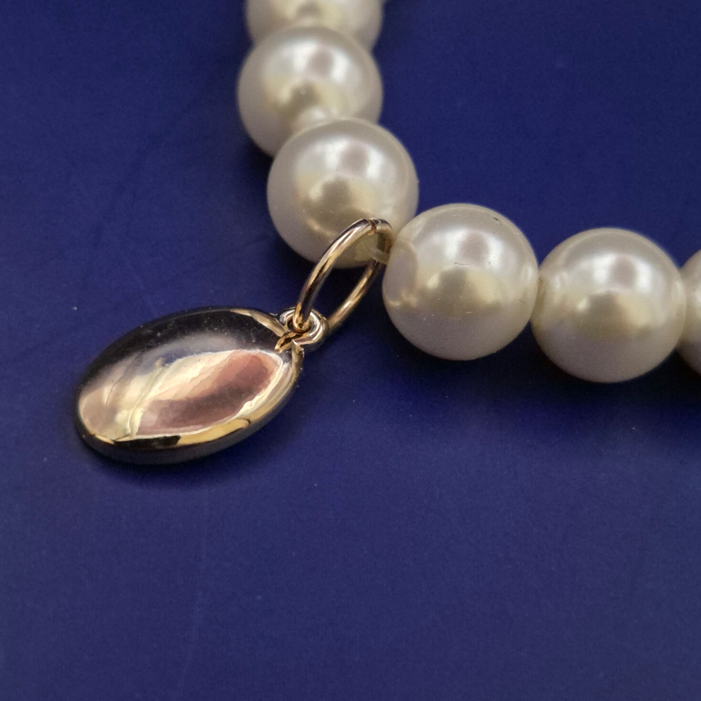 Elegantes Perlen Armband mit Stier-Anhänger – Zierlich und symbolstark