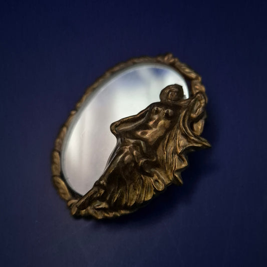 Antike Spiegel Brosche mit Frauenfigur – Nostalgischer Vintage-Charme