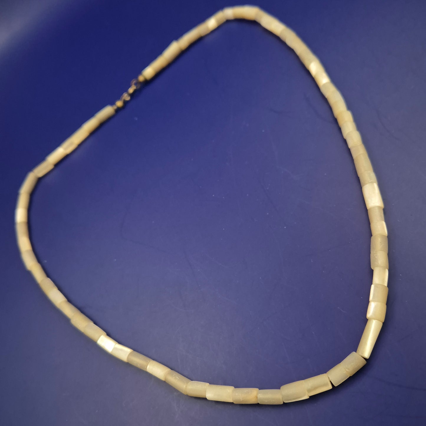 Schlichte Perlen Halskette – Minimalistisches Design in Beige