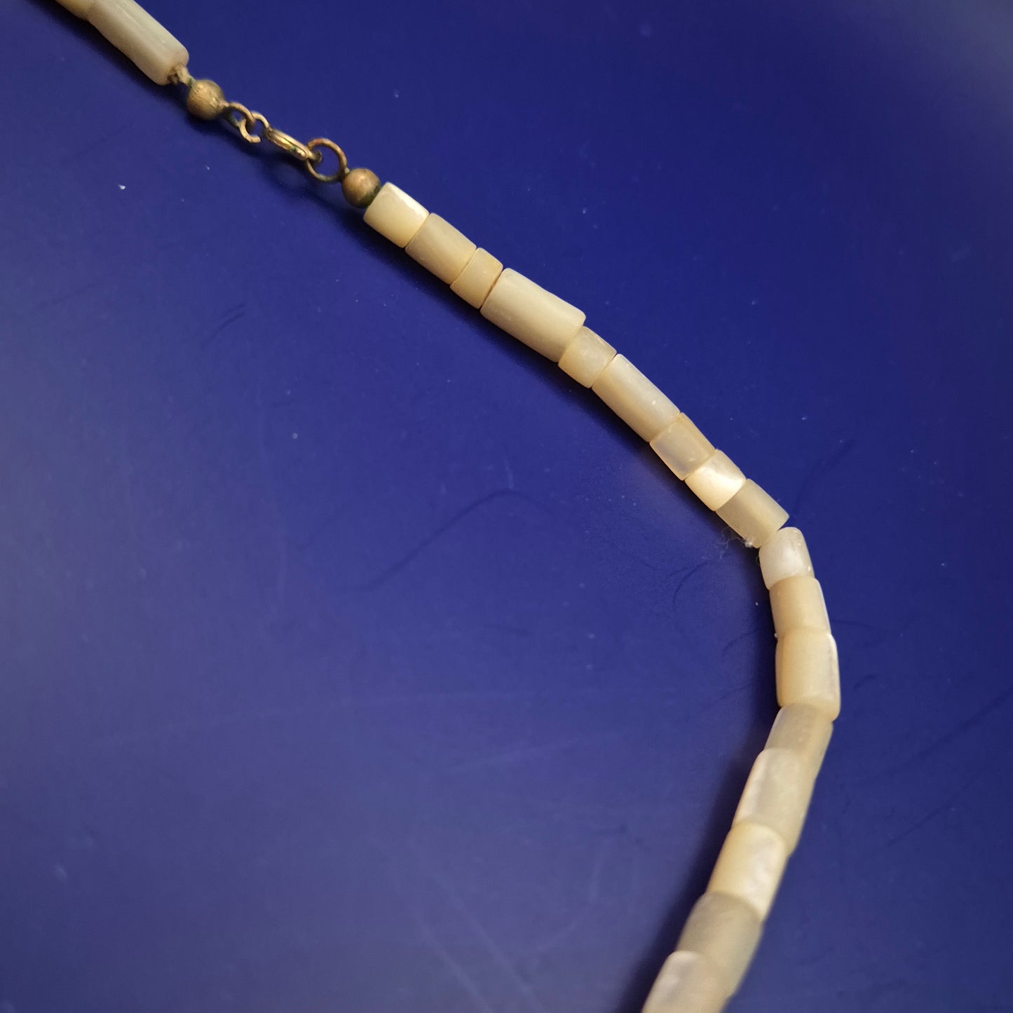 Schlichte Perlen Halskette – Minimalistisches Design in Beige