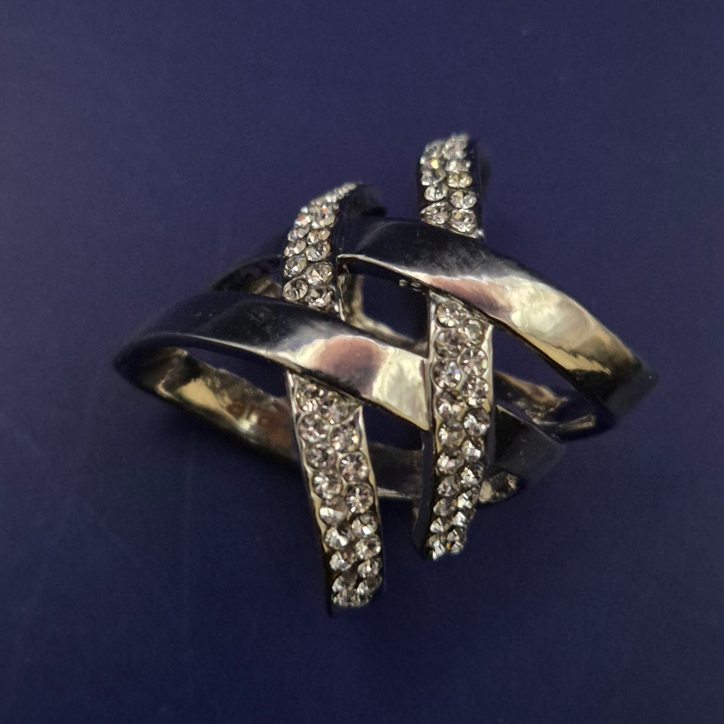 Silberfarbener O-Ring mit Strass – Glanzvolles Statement-Piece