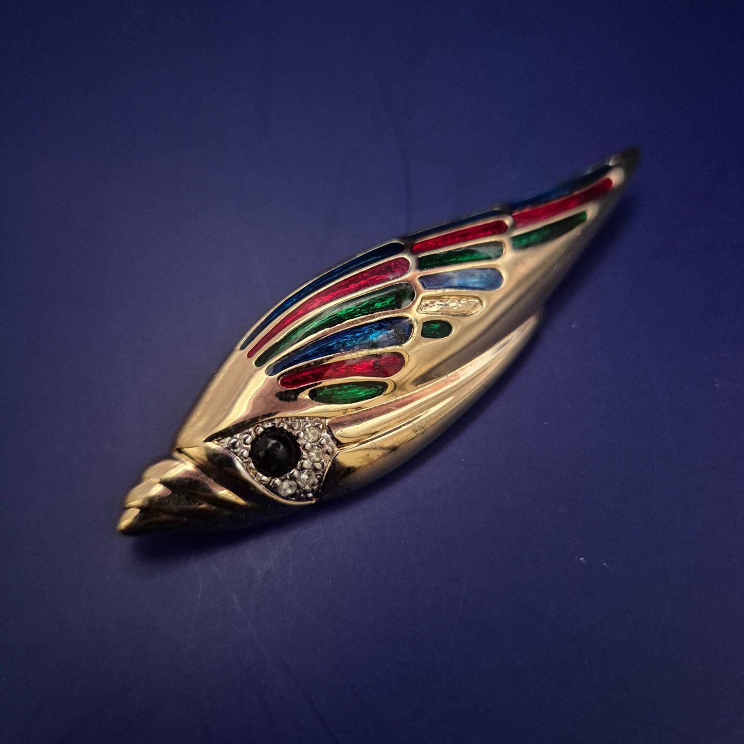 Emaille Brosche in Vogel-Design – Farbenfroher Blickfang in Goldoptik