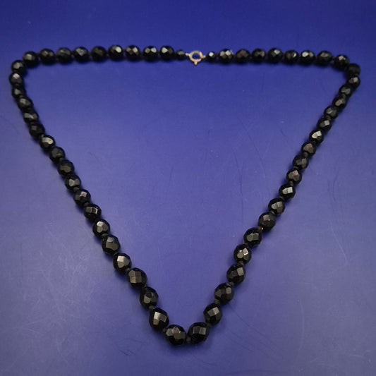 Facettierte schwarze Glasperlen Halskette – Klassisch & elegant