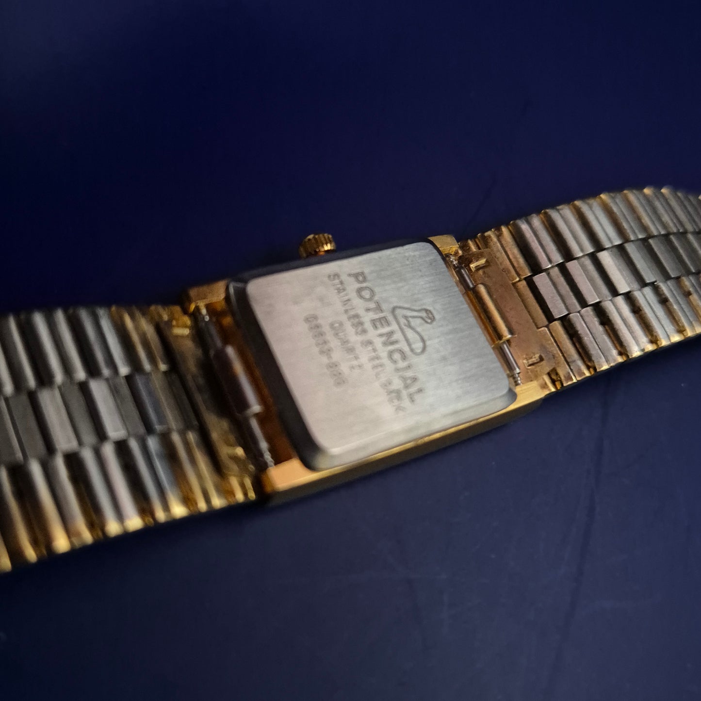 Ausgefallene Potencial Damen Uhr – Gold-Design mit Retro-Flair