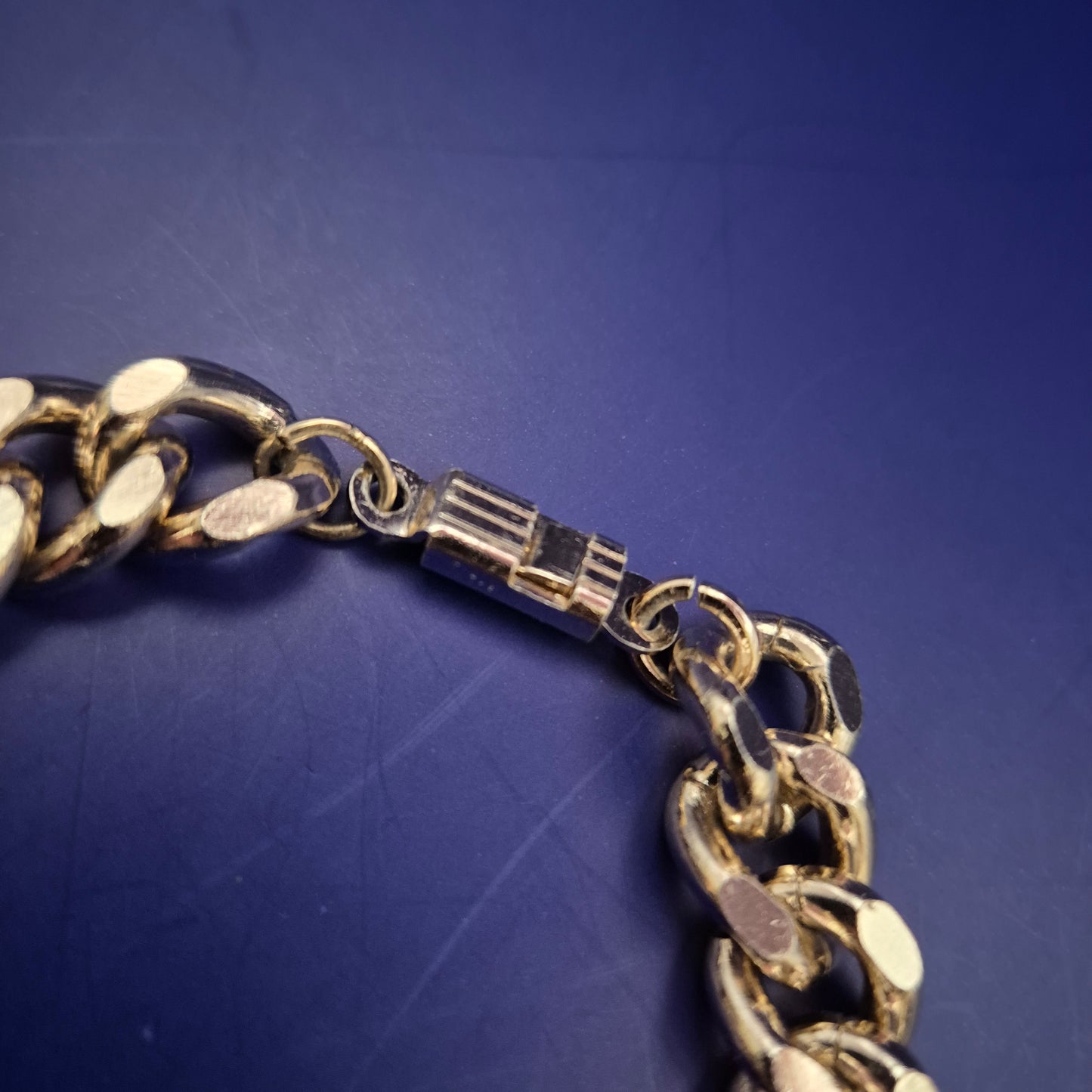 Vergoldetes Armband im Panzerketten-Stil – Massiv & Ausdrucksstark