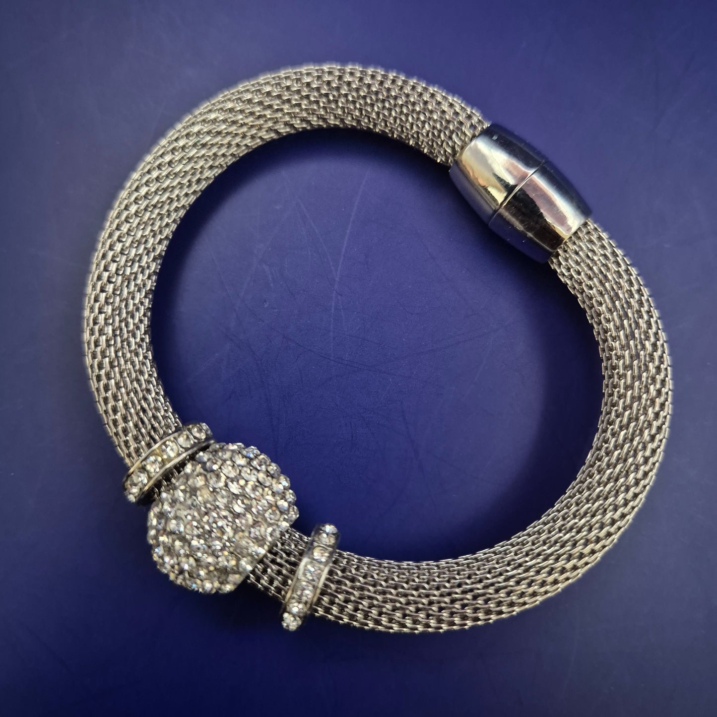 Elegantes Mesh-Armband mit Strasskugel – Glanzvoll & Modern