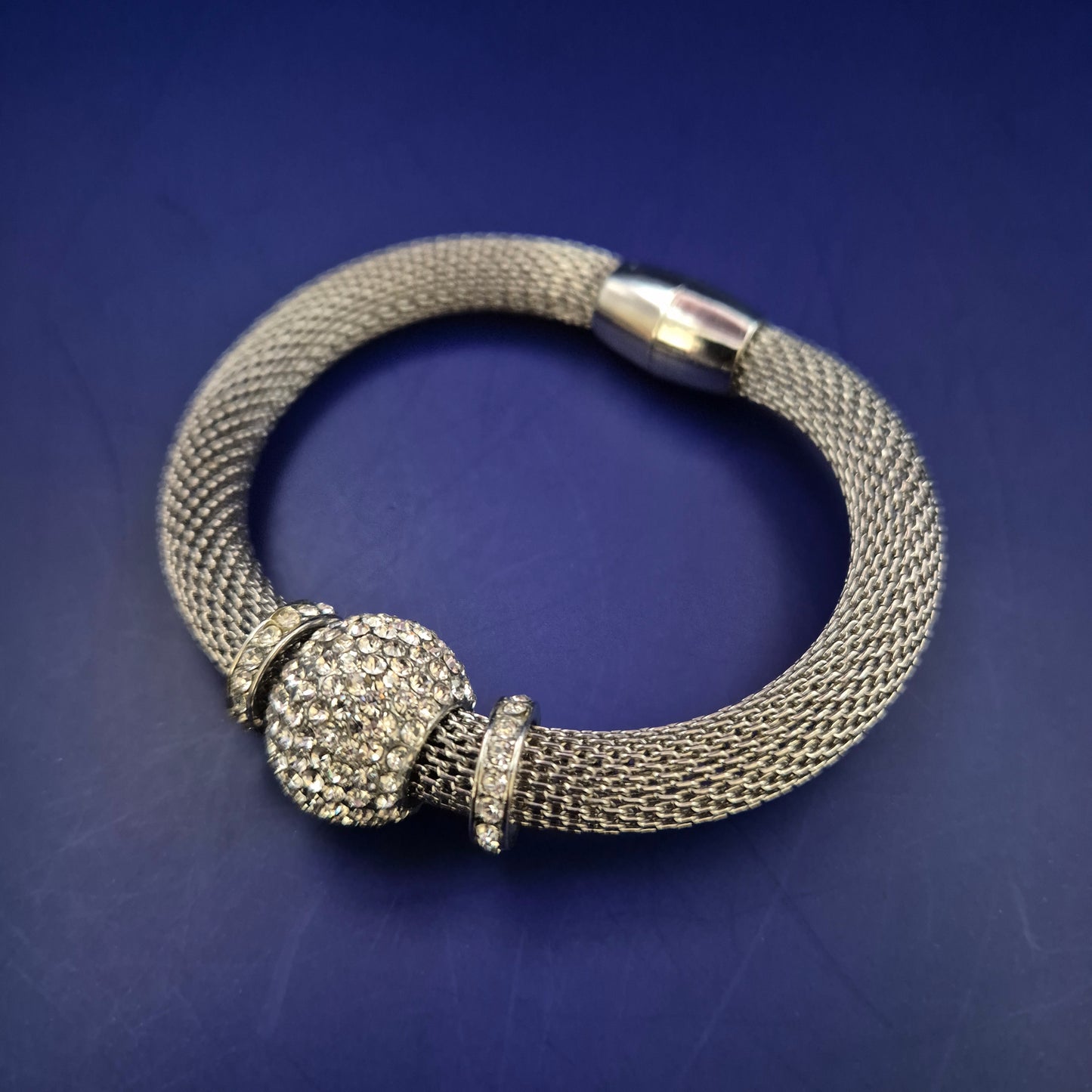 Elegantes Mesh-Armband mit Strasskugel – Glanzvoll & Modern